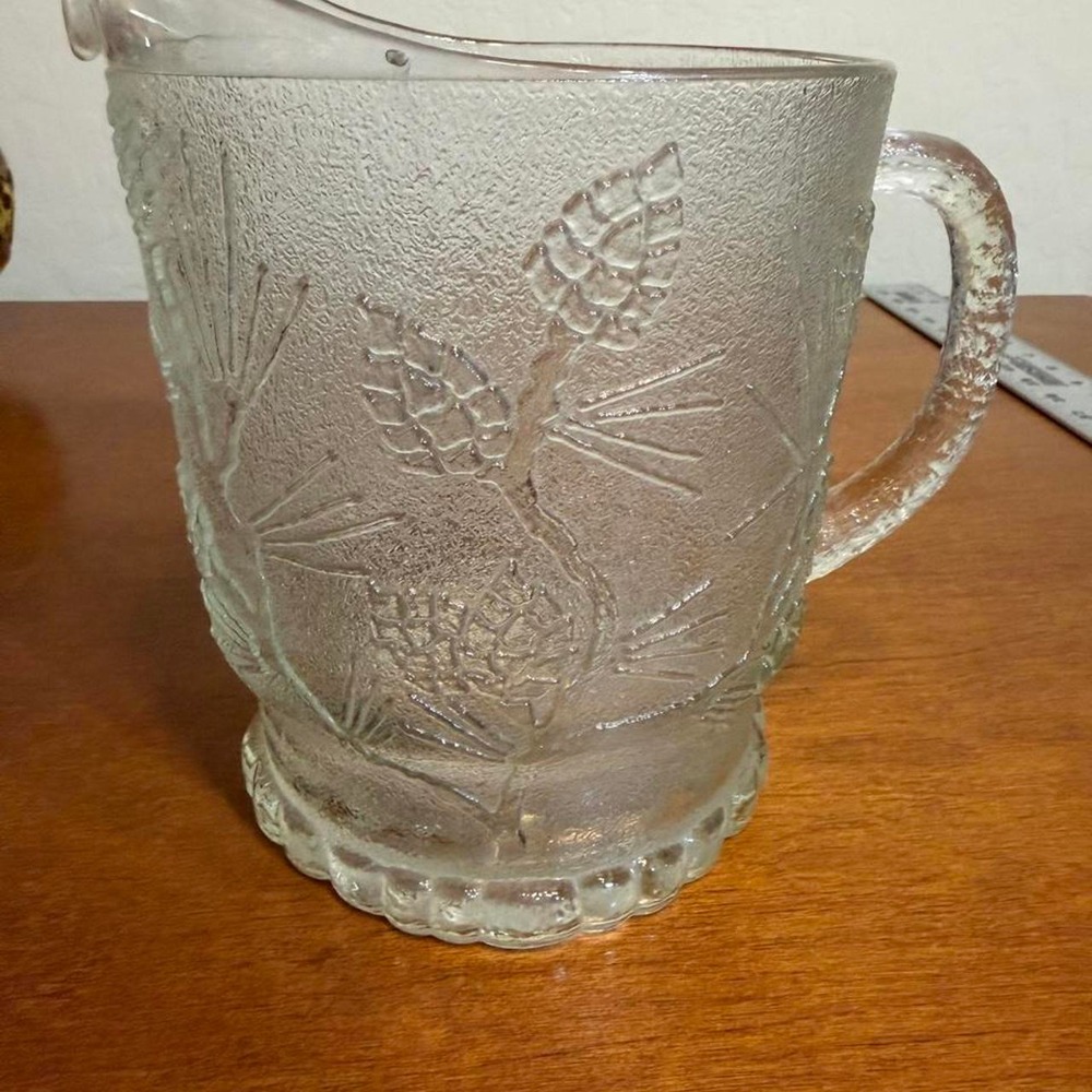 Tiara Ponderosa Pine Clear Glass Water Pitcher Embossed Pinecone 7.25"